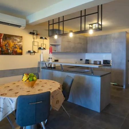 Edgar Apartment *